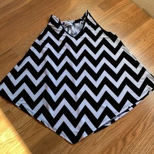 Hot Ginger, black/white chevron stripe sleeveless asymmetrical tank top. Size L.